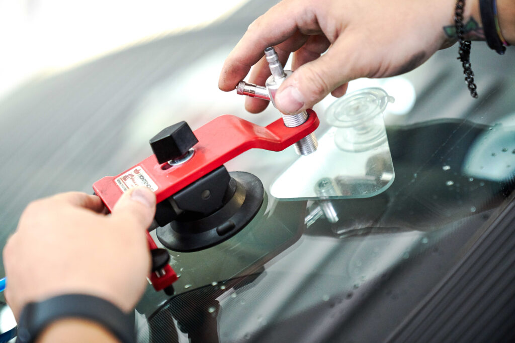 Carrozzeria Motorauto è Vetrocar Arezzo |Sostituzione parabrezza,riparazione parabrezza, sostituzione lunotto e finestrini, oscuramento vetri,calibrazione ADAS trattamento antipioggia